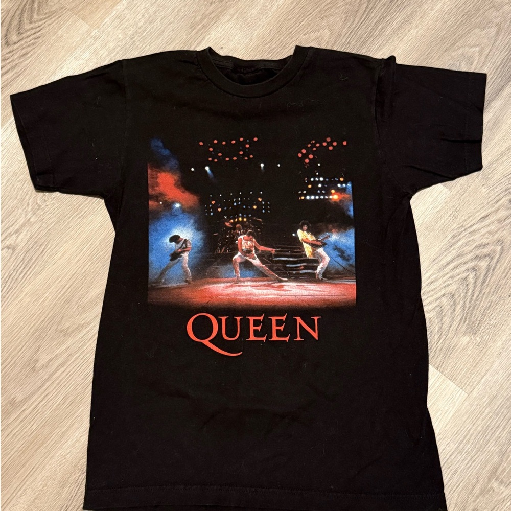 Queen Size Small Black Graphic Tee